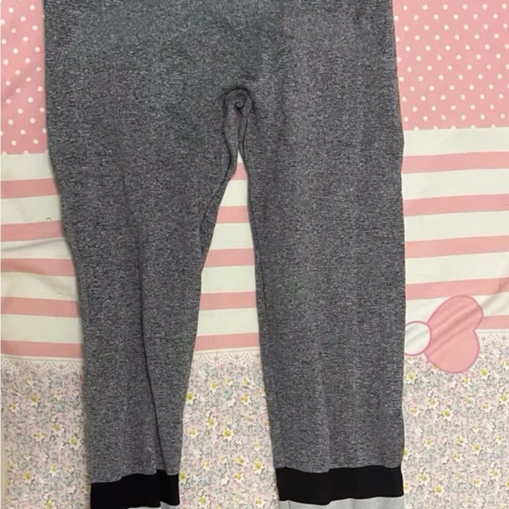 Women's Gray Leggings with Black Trim